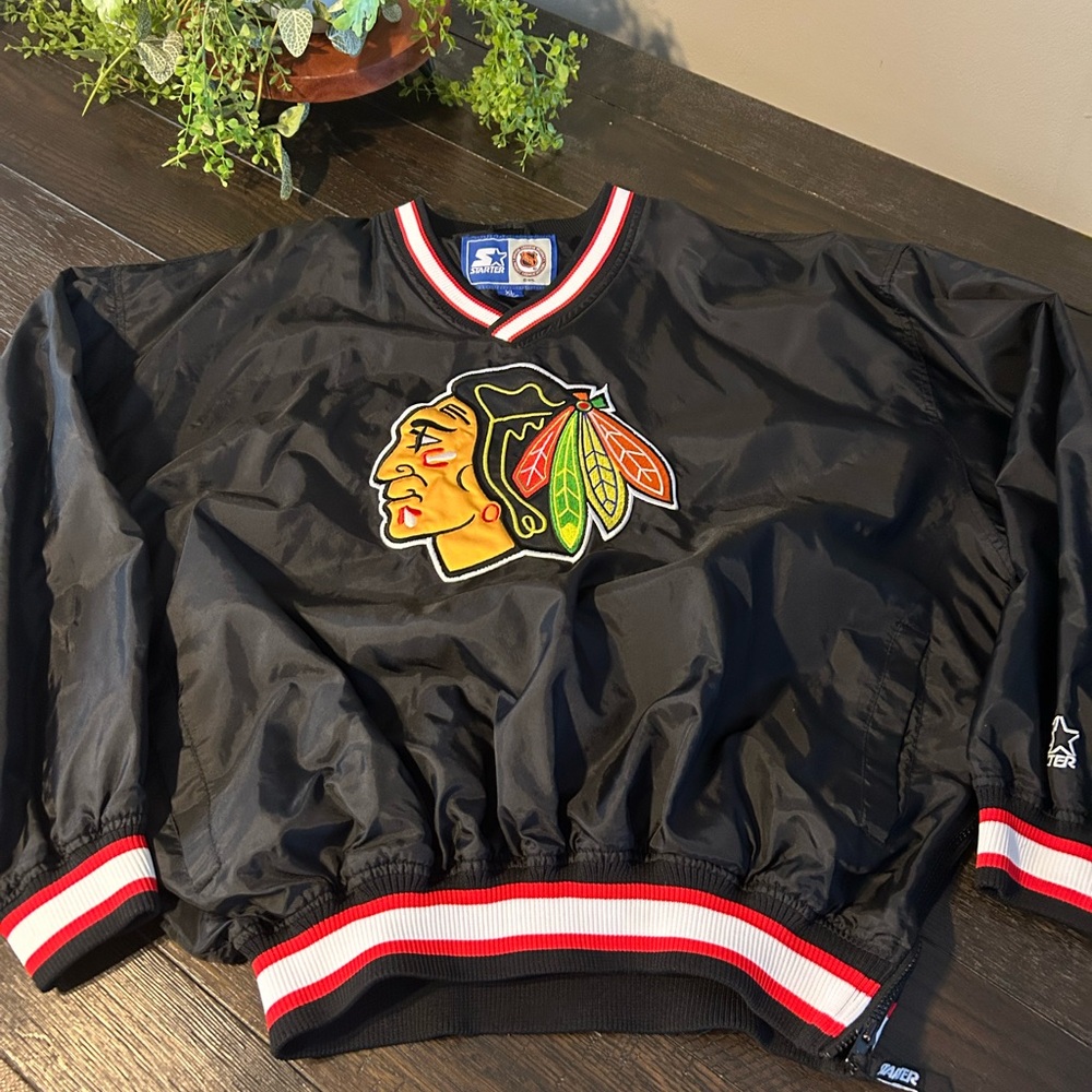 Men’s lined Starter Chicago Blackhawks Pullover Jacket - excellent condition